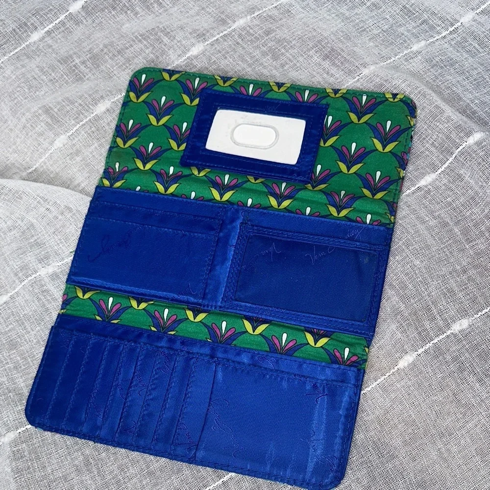 Vera Bradley Emerald Paisley Pattern Trifold Long Wallet w/Magnetic Closure NWOT - Picture 4 of 16